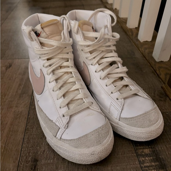 Women’s mid nike blazers - pink swoosh - Picture 2 of 5